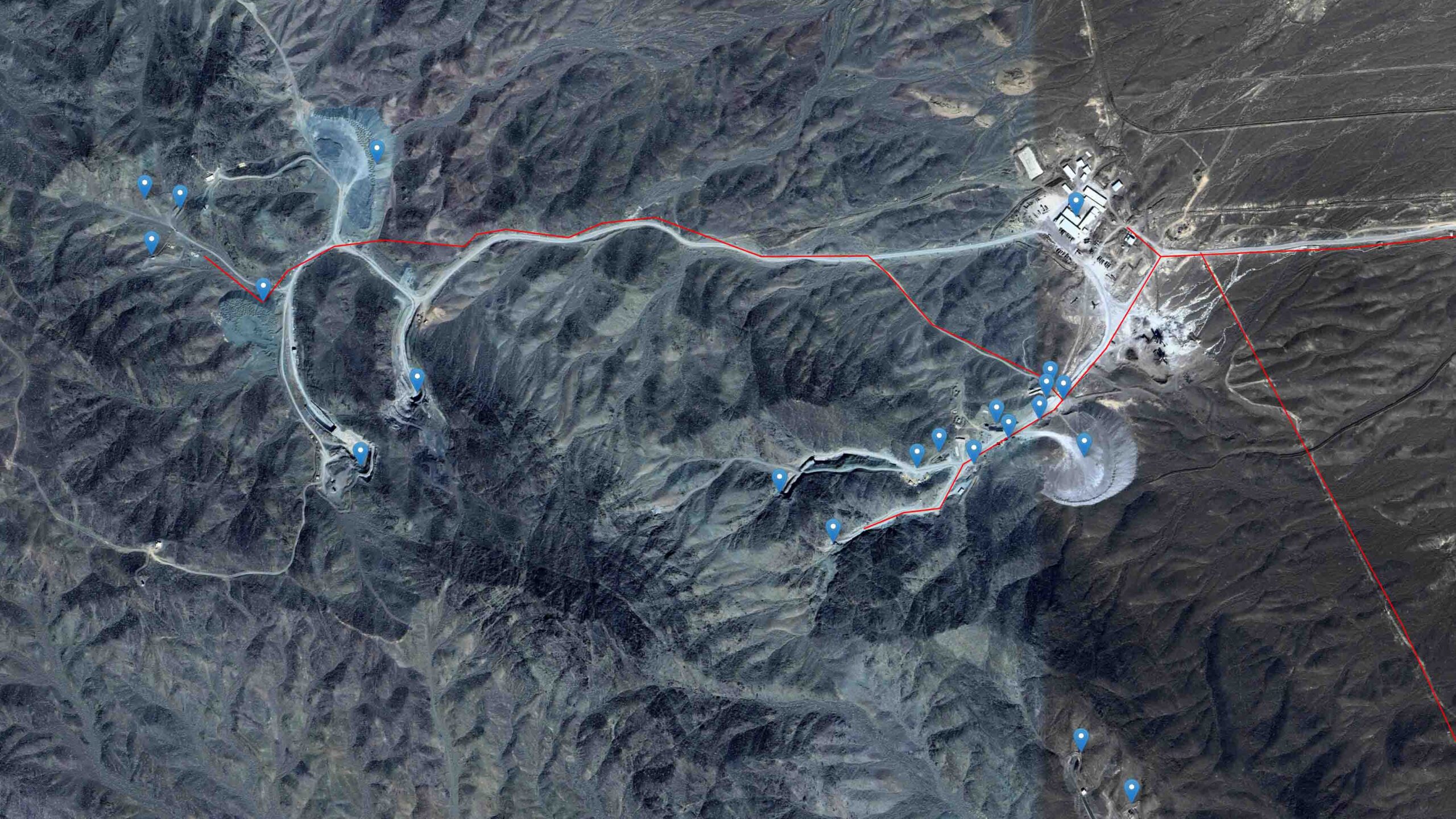 새로 지하에 건설된 이란의 나탄즈 (Natanz) 핵시설