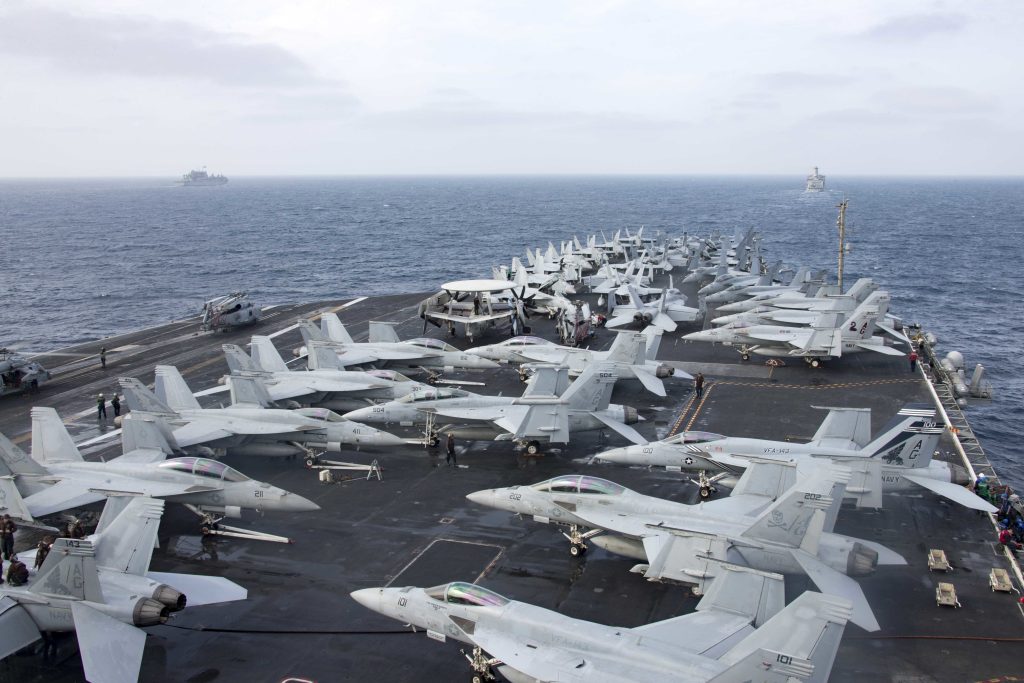 2026년 1월 중동 작전 구역에 진입한 미 해군 에이브러햄 링컨 항공모함