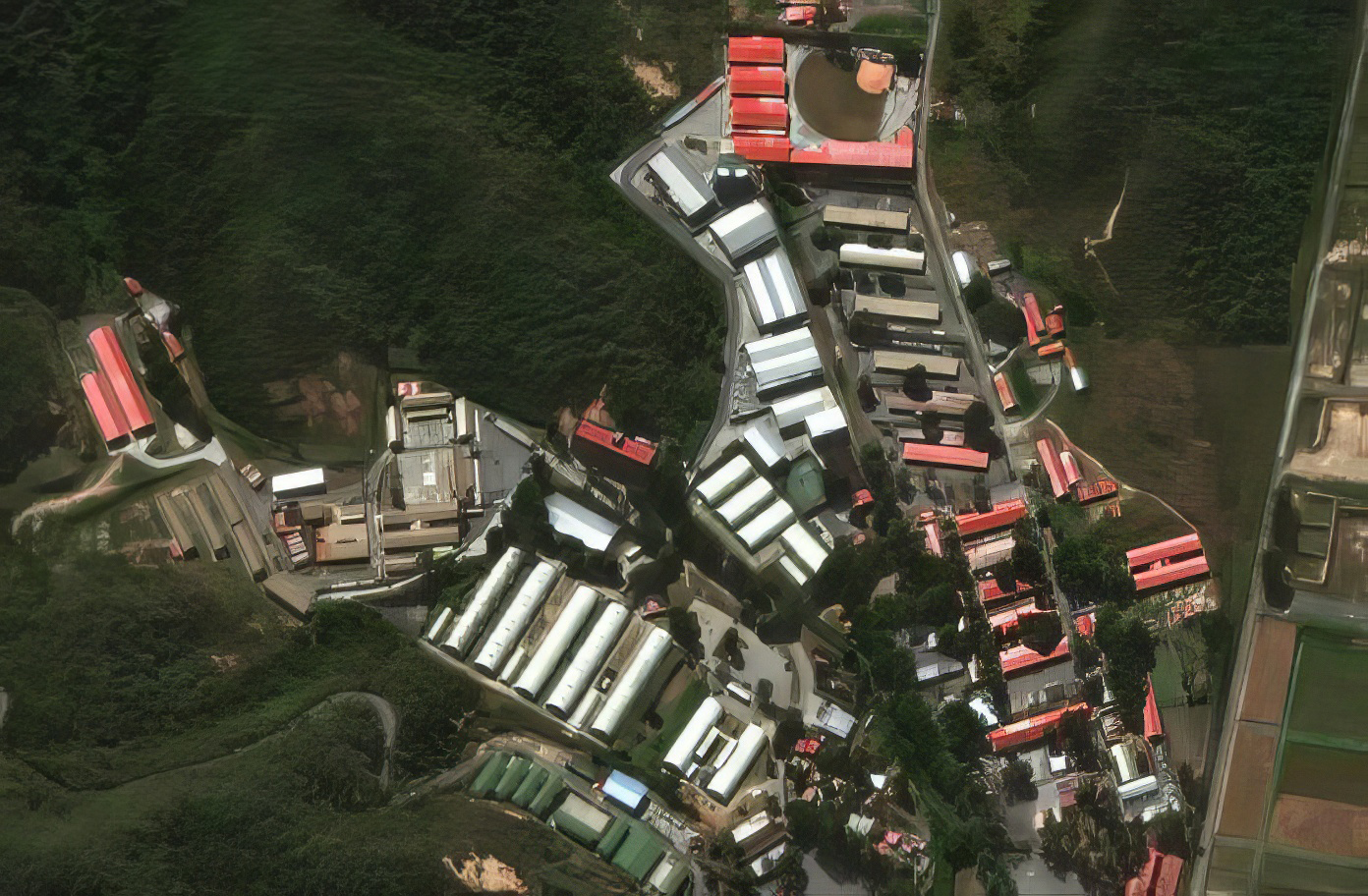 건물2-2-topaz-upscale-2.5x