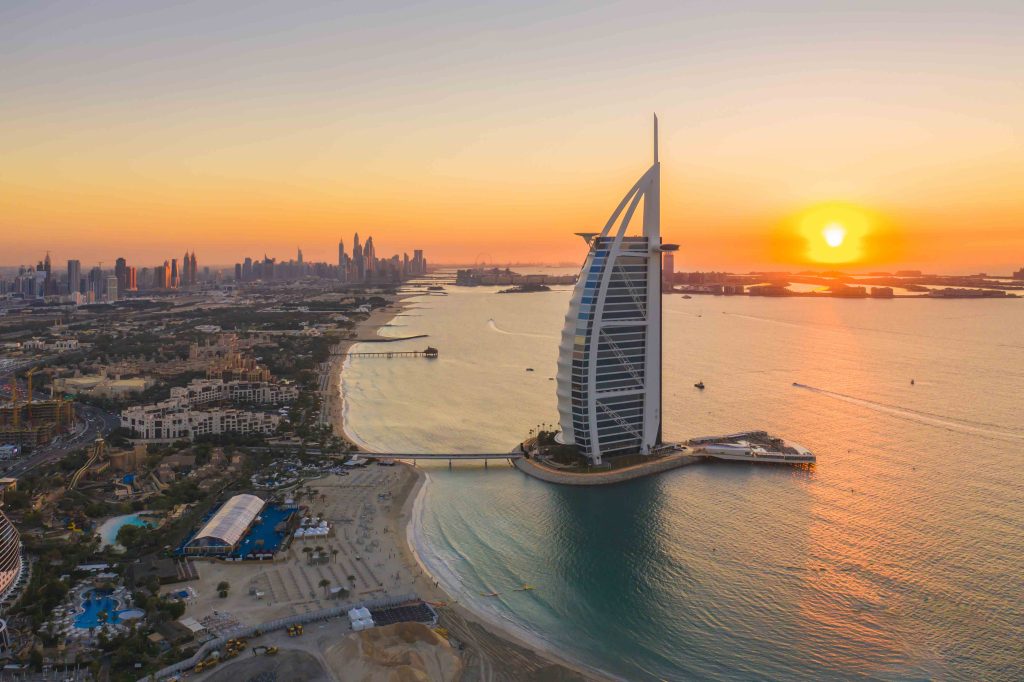 두바이의 상징적 건축물인 버즈 알 아랍 (Burj Al Arab Jumeirah)