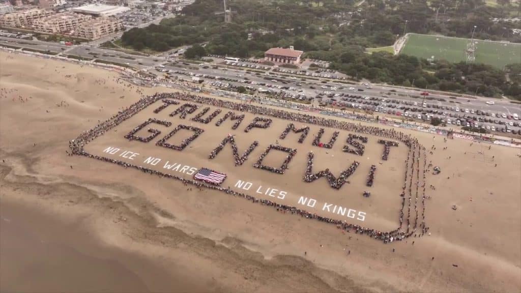 미국 전역 ‘노 킹즈’ 시위 확산… 트럼프 정책 및 이란 전쟁 반대