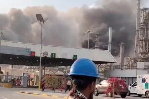 2026년 3월 2일 발생한 이란(Iran)의 드론 공격 직후 동부 해안의 라스 타누라(Ras Tanura) 정제소 가동을 전면 중단